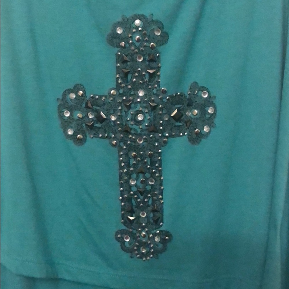 🌸 Cute tank top with cross!